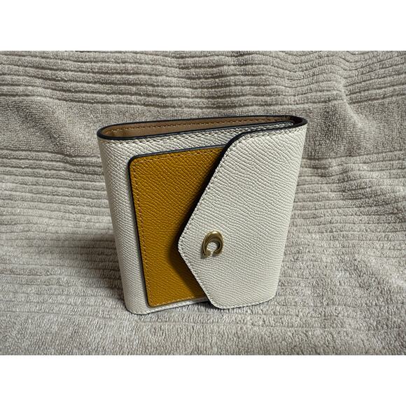 Coach Trifold Wallet w/ coin slot  Coach WYN Cream Mustard - Picture 5 of 5
